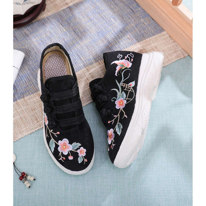 Neue Canvas-Sneaker in Antik-Weiß_voghion.com