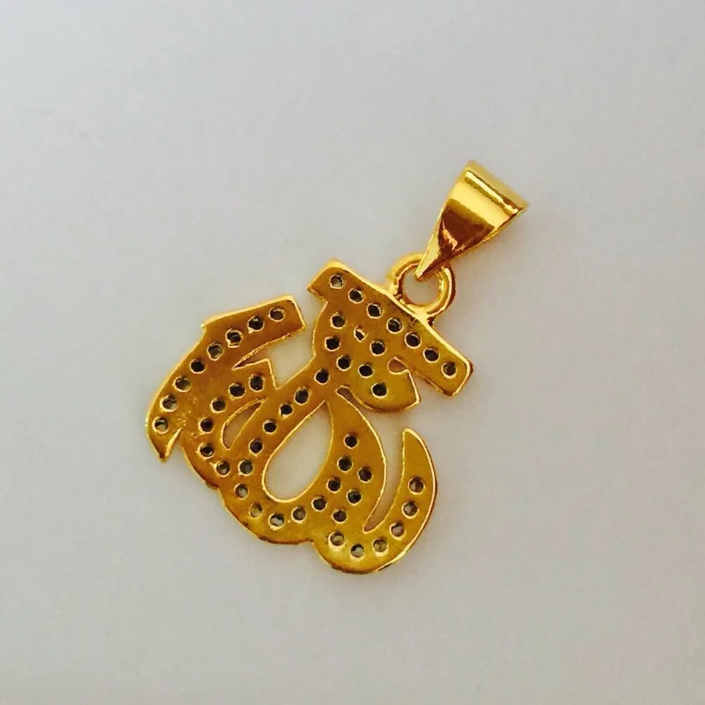 Collana con ciondolo allah placcata oro e cristalli per donna_voghion.com