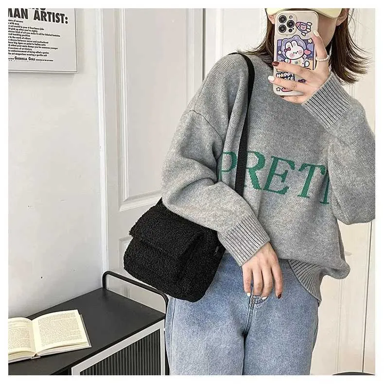 2024 Nouveau Tissu En Peluche Femmes Épaule Bandoulière Petit Mode Laine D'agneau Fourrure Moelleuse Hiver Femme Sac Designer_voghion.com