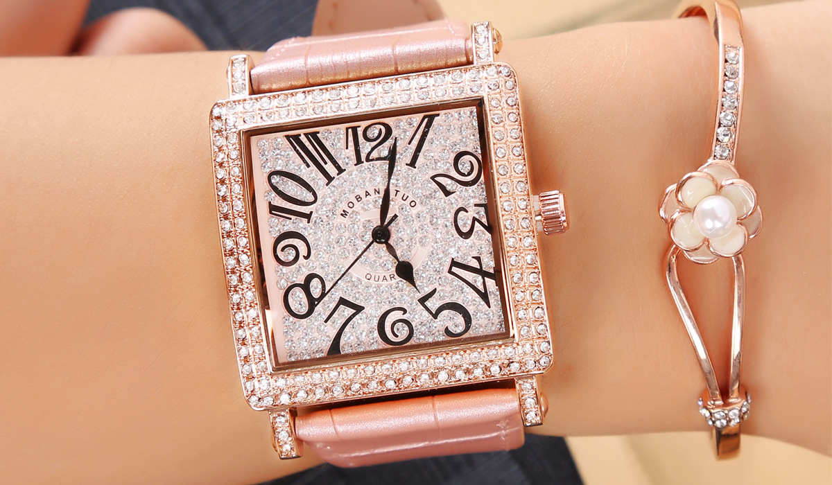 Orologio al quarzo da studente di moda versatile con scala digitale da donna in oro rosa con diamanti quadrati pieni_voghion.com