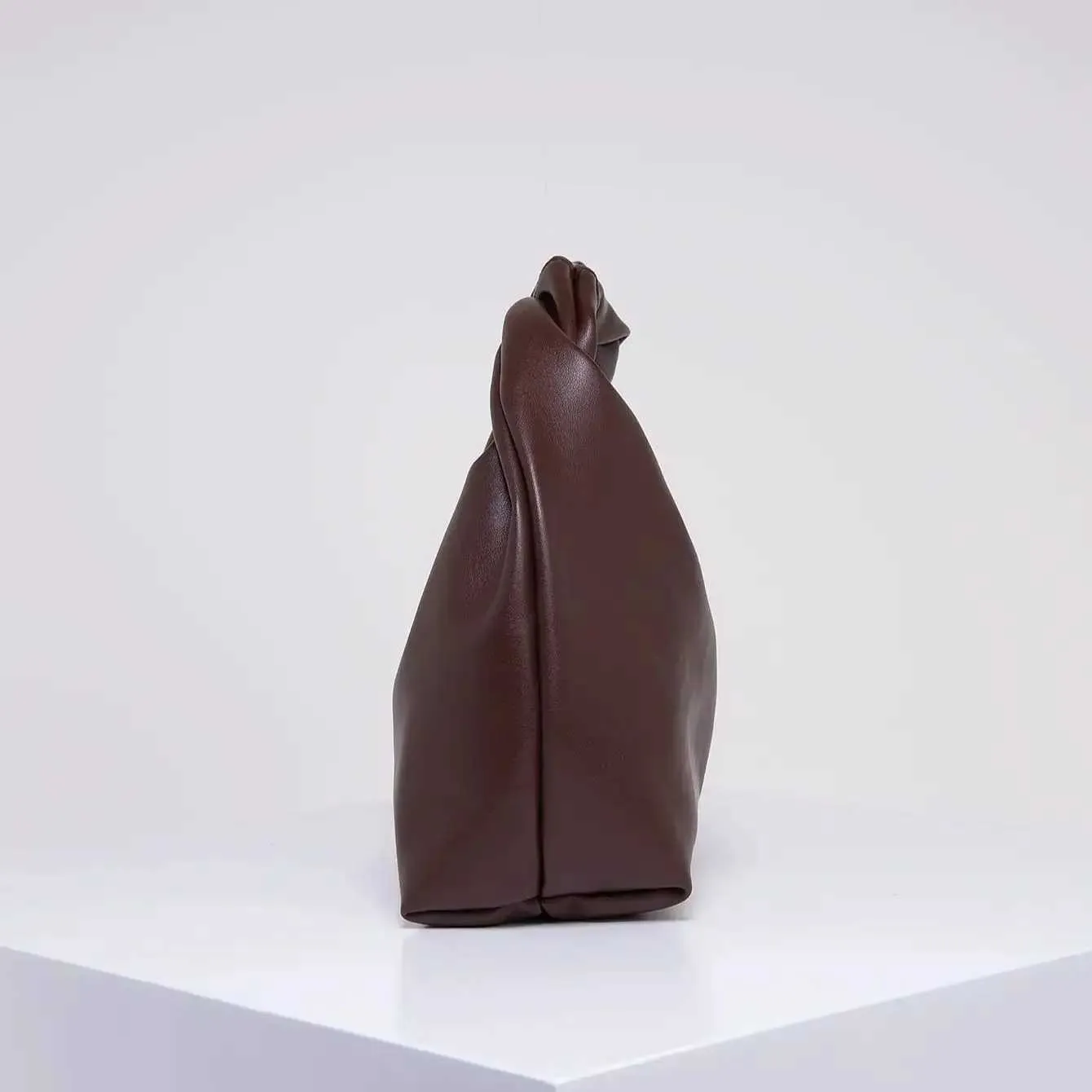 Stilvolle, quadratische Clutch mit einfarbigem Oberteil, schlicht und vielseitig, CommutC241115_voghion.com