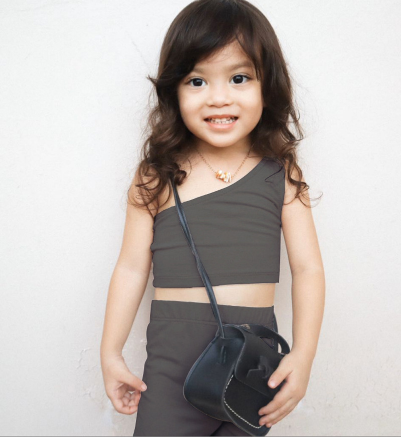 Mamma e bambini nuovi pantaloncini monospalla con bretelle per bambine tinta unita all'ingrosso_voghion.com