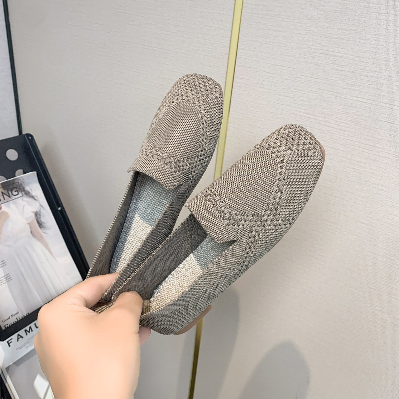 Flache Loafer mit quadratischem Kopf und einfarbiger Damensohle_voghion.com
