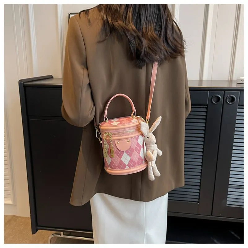 Designer Free Shipping 2025 New Fashionable Bucket Premium Texture Dia Grid Shoulder Crossbody Bag Bag For Womens_voghion.com