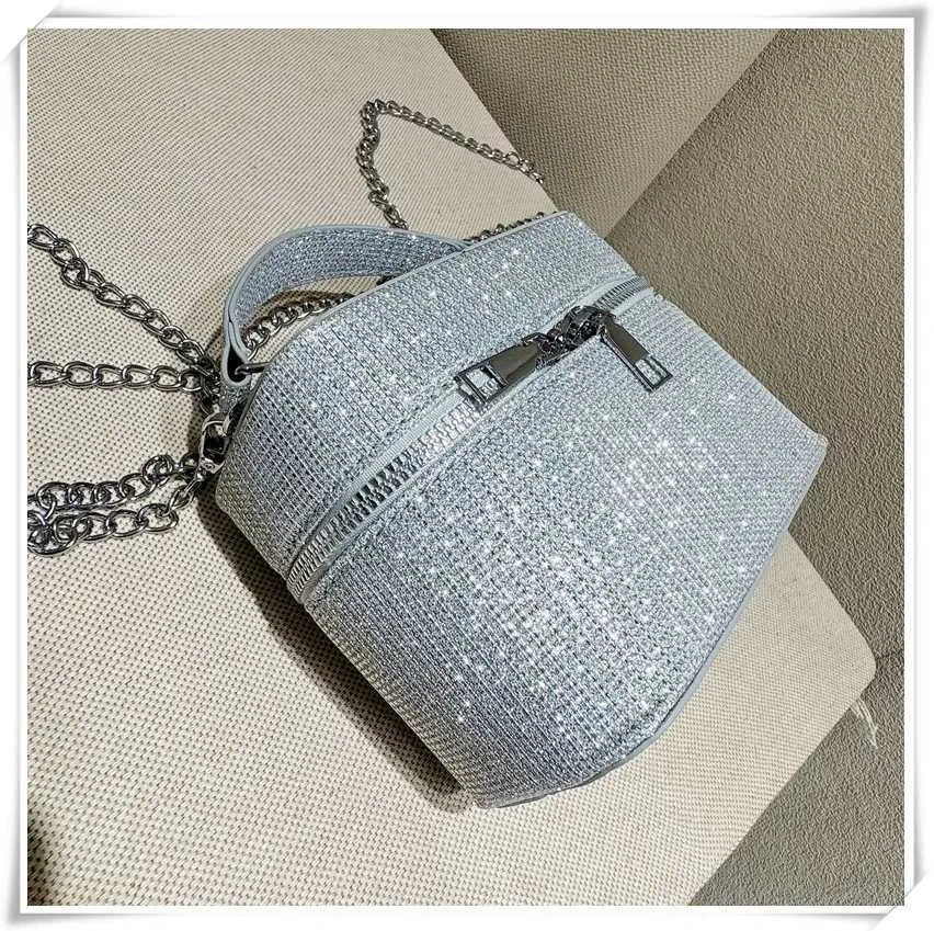 Glänzende Box-Umhängetasche für Frauen, süße Mini-Umhängetasche mit Reißverschluss und Kette, lässige, allgleiche Pendlertasche_voghion.com