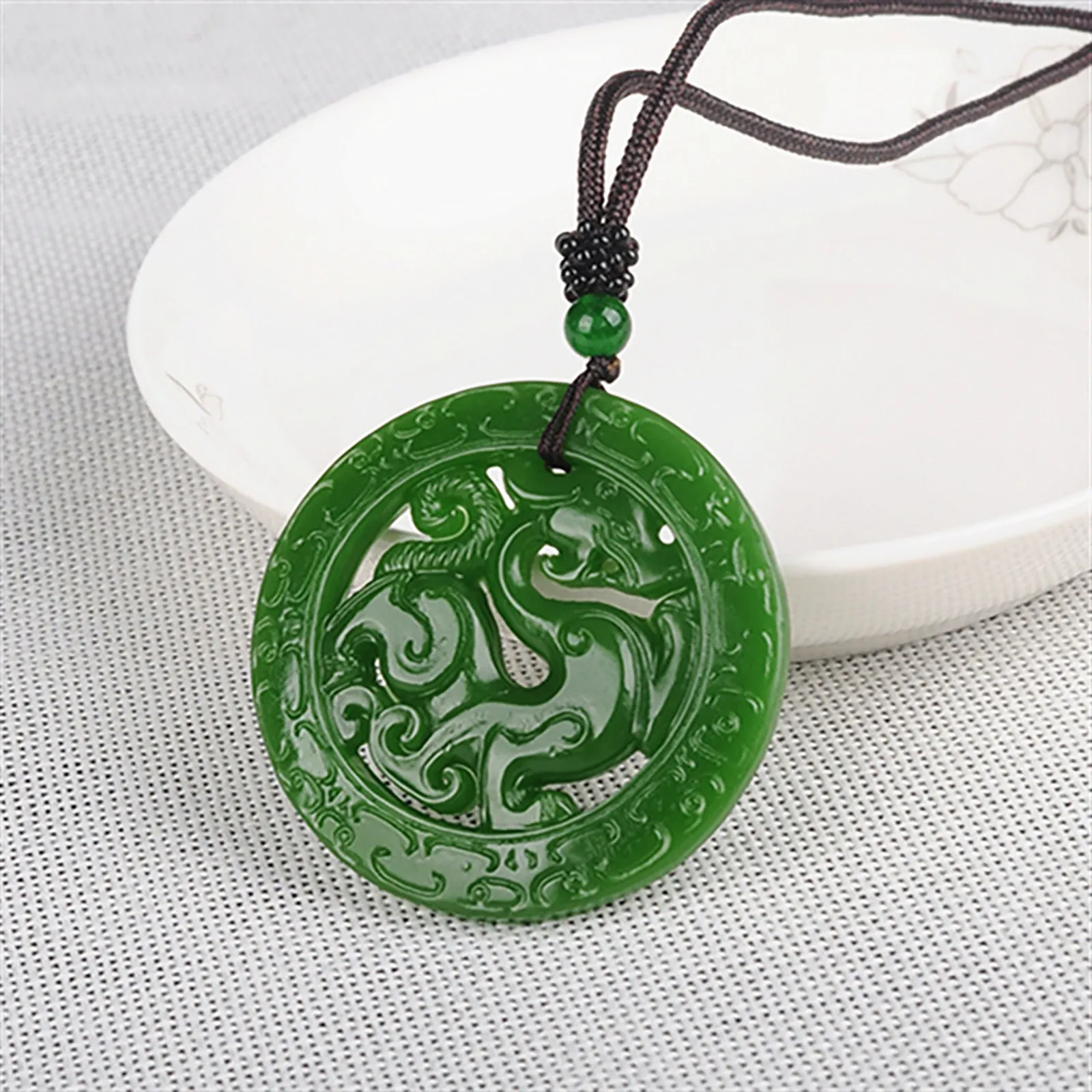 Colliers pendentifs médaille de jade vert dragon bijoux sculptés creux colliers de plaque signalétique faits à la main 2022_voghion.com