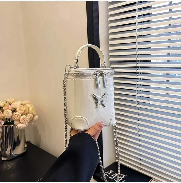 Damen Umhängetasche Aus Lackleder Mit Schmetterling Und Kette_voghion.com