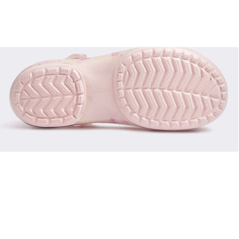 Strand im Sommer, im Freien mit einer perforierten Hacke, Gartenhacke für Frauen,_voghion.com