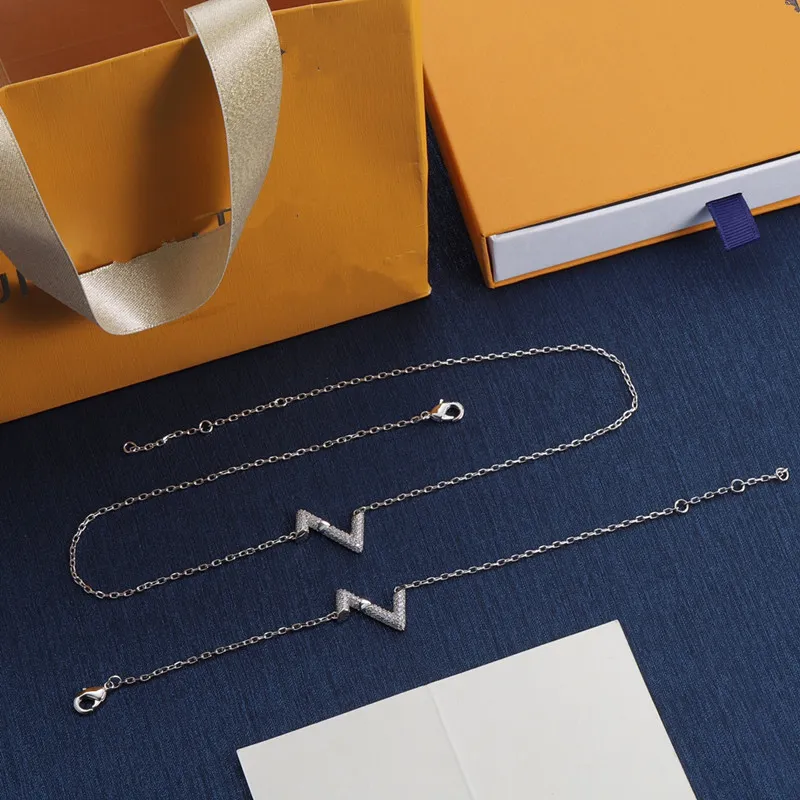 Con la scatola, collane placcate in argento con bracciale e diamanti, set regalo per ragazze, design per gioielli di moda da donna._voghion.com