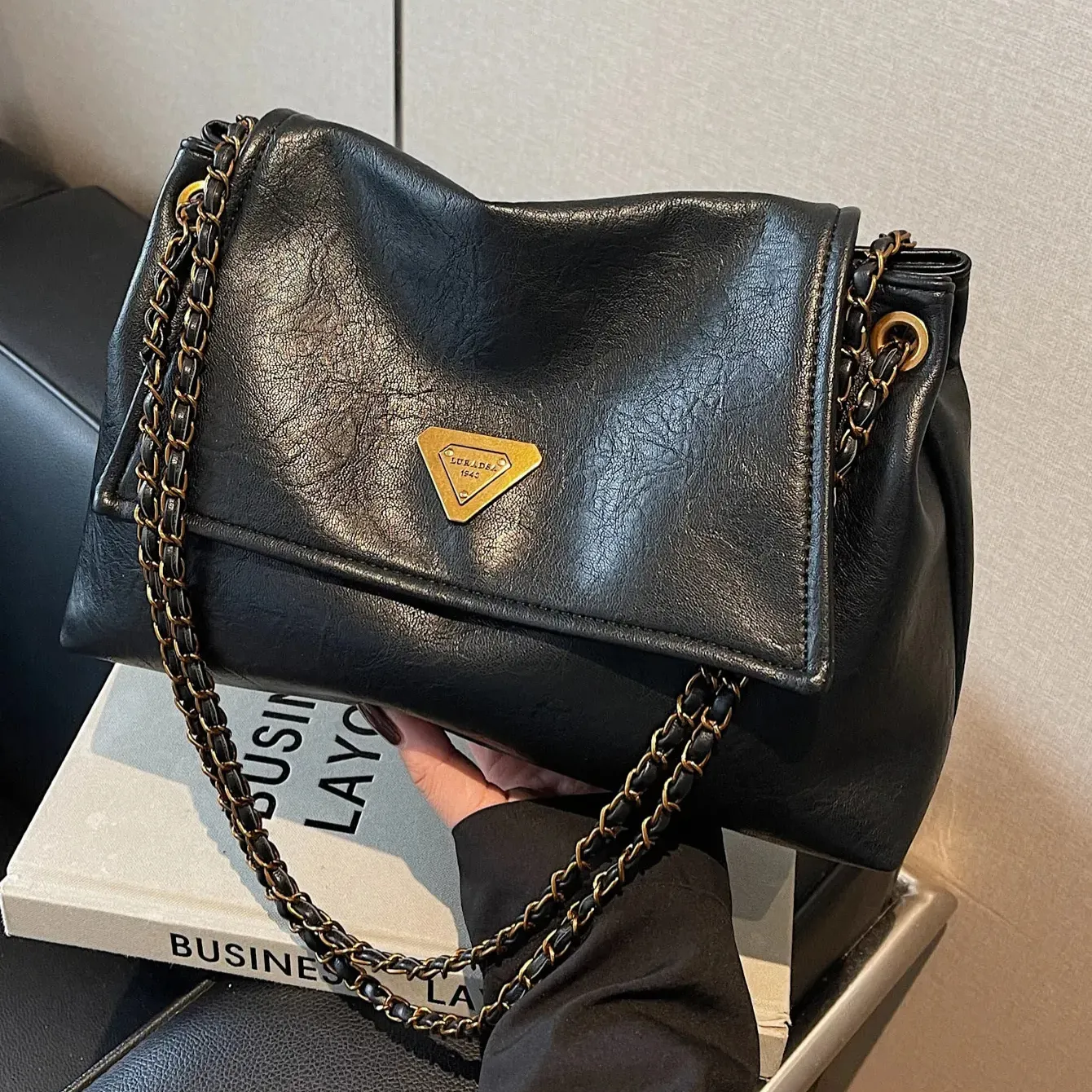 Purse Shoulder Crossbody Designer 2025 Ladies Flap Fashion Handb Square Leather Black Chain Mini High Quality Armpit_voghion.com