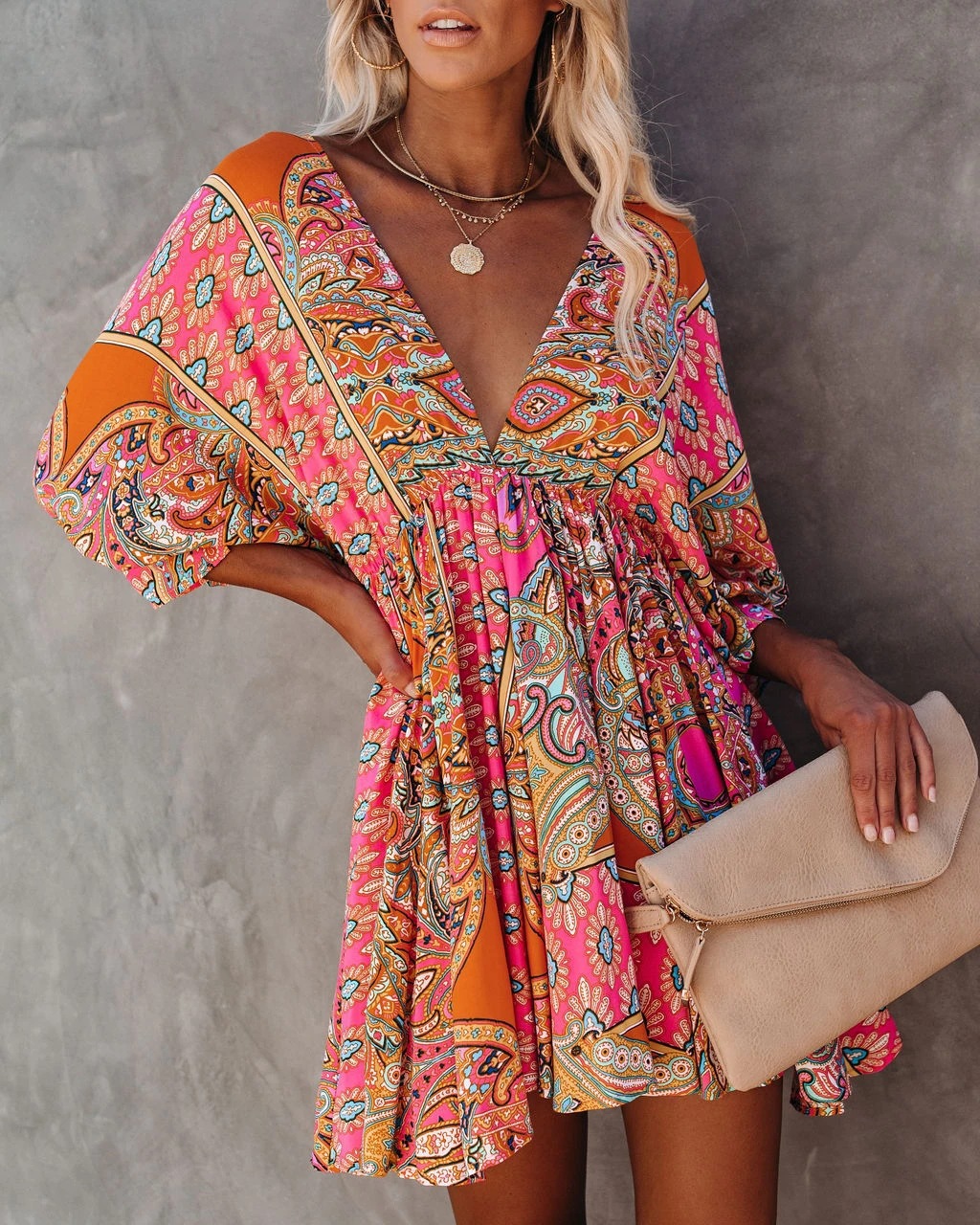 Vestito boho da donna con scollo a v e stampa elegante estivo_voghion.com
