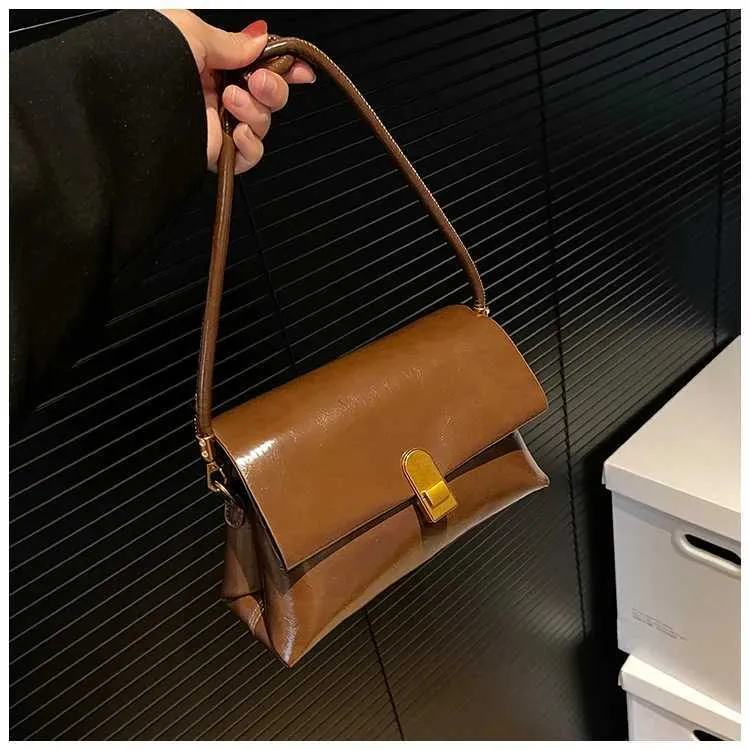 Strukturerad axelremsväska och crossbody väska för damer_voghion.com