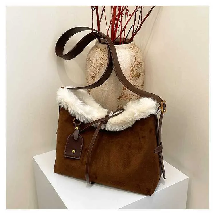 Sacs à bandoulière en daim de grande capacité pour femmes, sacoches solides et souples, sacs décontractés pour l'automne et l'hiver, patch en peluche pour femmes_voghion.com