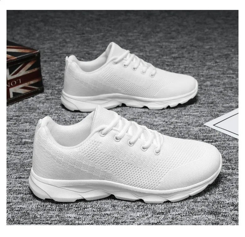 Breathable Lightweight Running Shoes For Men In White Casual Style_voghion.com