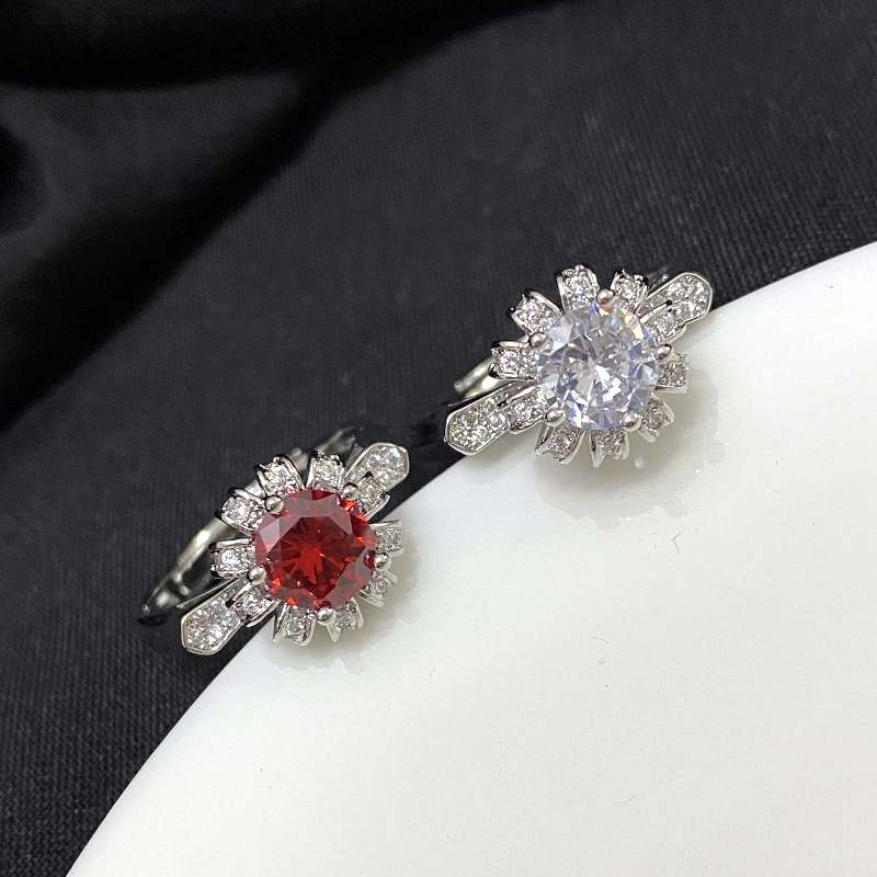 Versa Classic Light Luxury Red Crown da donna placcato oro con diamanti simulati, piccolo design a spalla alta, sposa dea_voghion.com