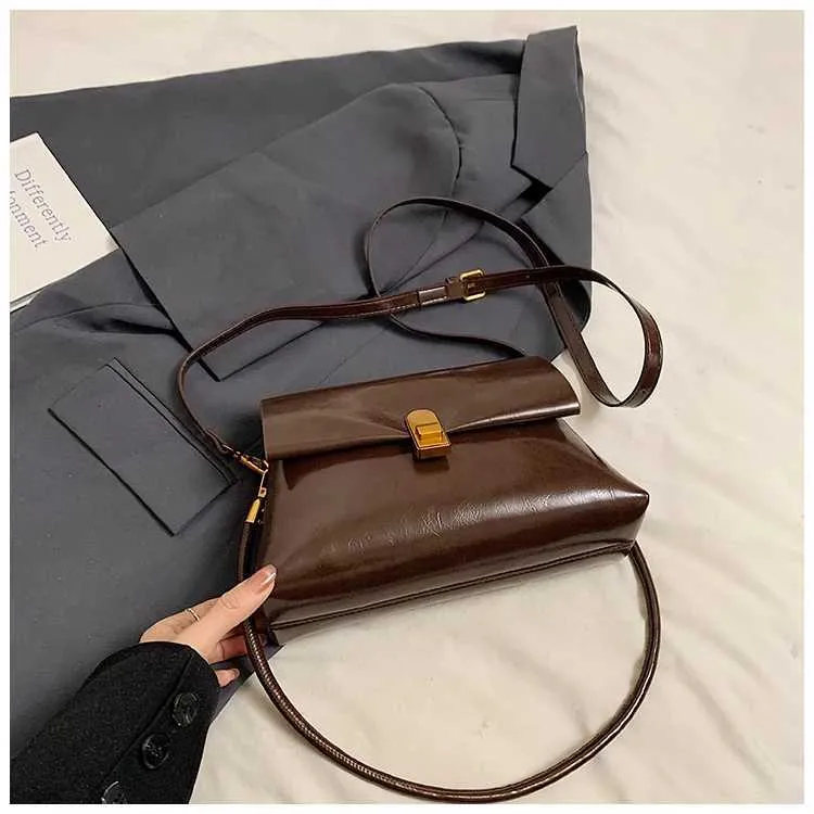 Strukturerad axelremsväska och crossbody väska för damer_voghion.com