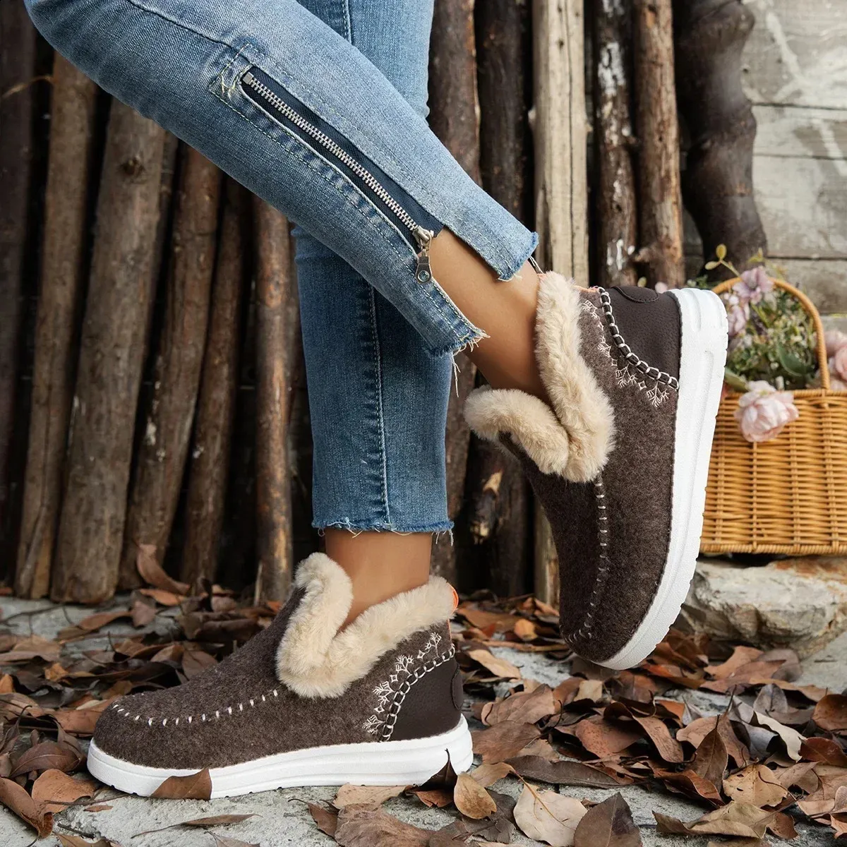 selg Sapatos Manga Feminina Inverno Biqueira Redonda Pelúcia Quente Curto Balde Flat Grande Botas de Neve 240904_voghion.com