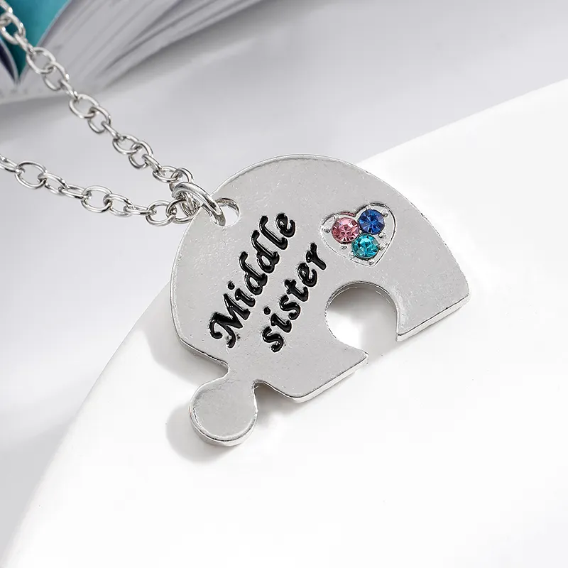 Three Sisters Puzzle Heart Pendant Necklace For Women_voghion.com