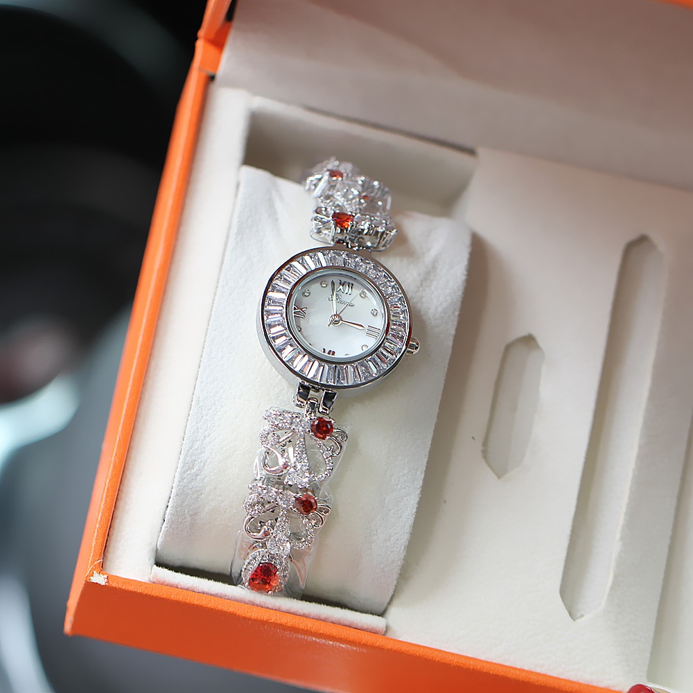 Trasmissione in diretta di Zircon New Women's Pointer Style Diamond Bracelet Quartz Orologio impermeabile alla moda_voghion.com