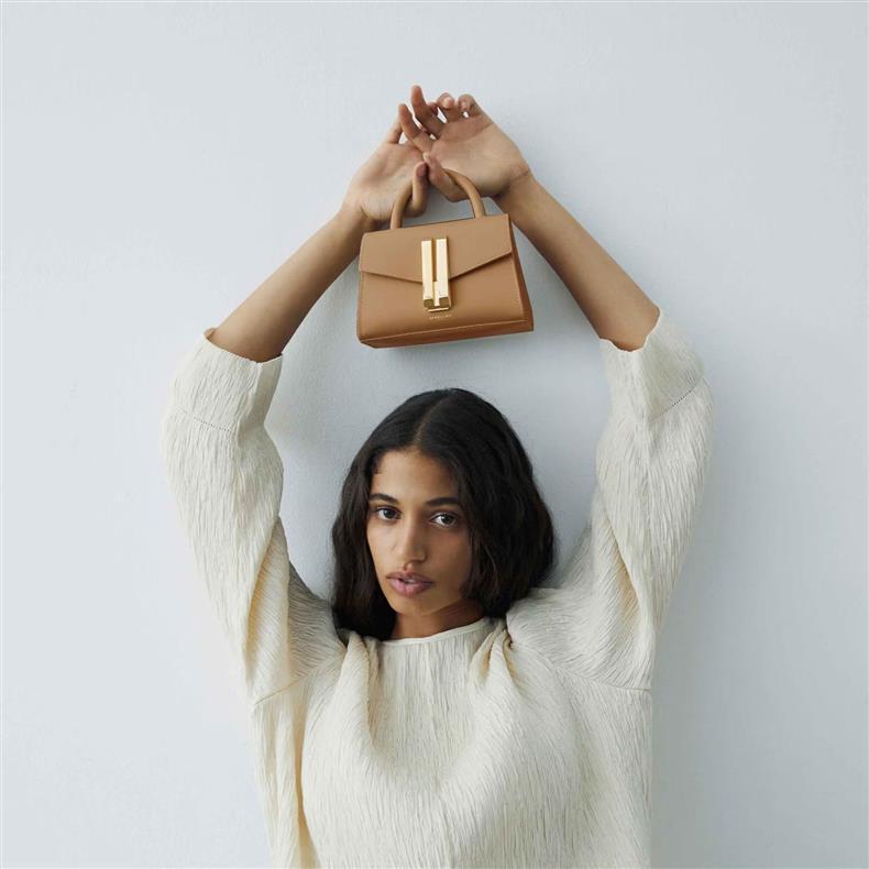 Borsa da dottore DeMellier nel Regno Unito, uguale alla borsa a tracolla monospalla portatile Nano Montreal di Kate_voghion.com