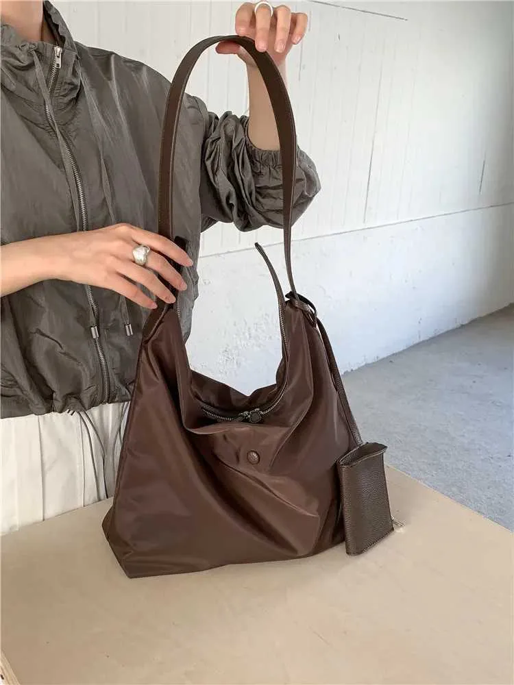 Women's Nylon Shoulder Bag Large Capacity Leisure Commuter Style_voghion.com