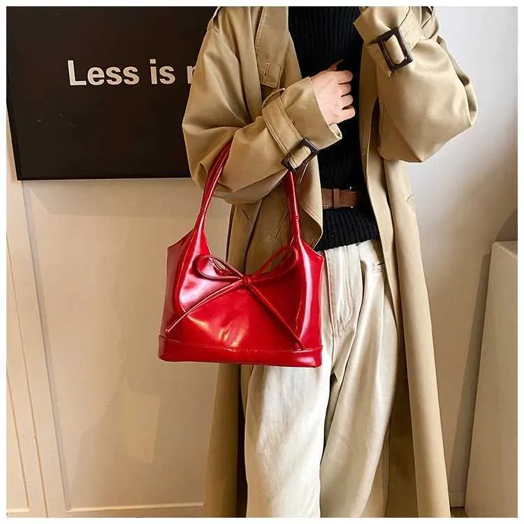 Elegant Red Women's Underarm Bag Large Capacity Shoulder Bag_voghion.com