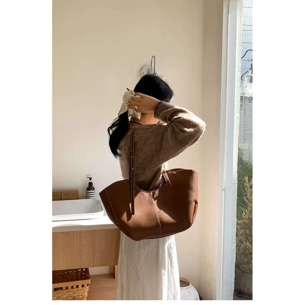 Designer Large Capacity Women Handbag Single Shoulder Portable Shopping Leather Ladies Commuter Underarm Totes Bag_voghion.com