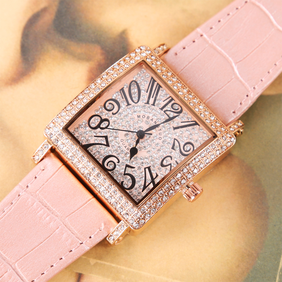 Orologio al quarzo da studente di moda versatile con scala digitale da donna in oro rosa con diamanti quadrati pieni_voghion.com