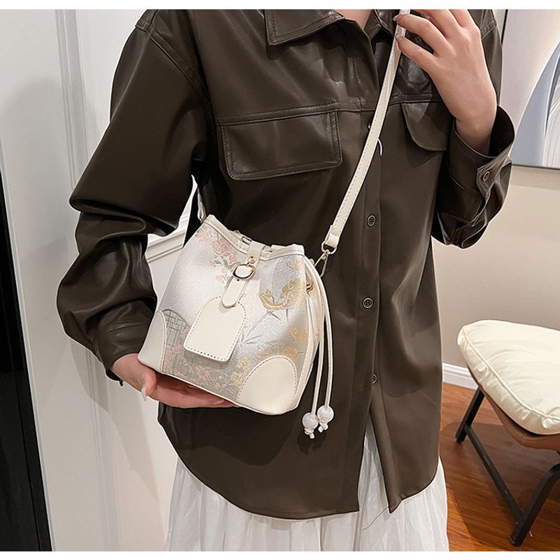 Bestickte kleine Tasche für Damen 2024 Neue trendige, einfache und vielseitige Beuteltasche, Cheongsam, Schultertasche,_voghion.com