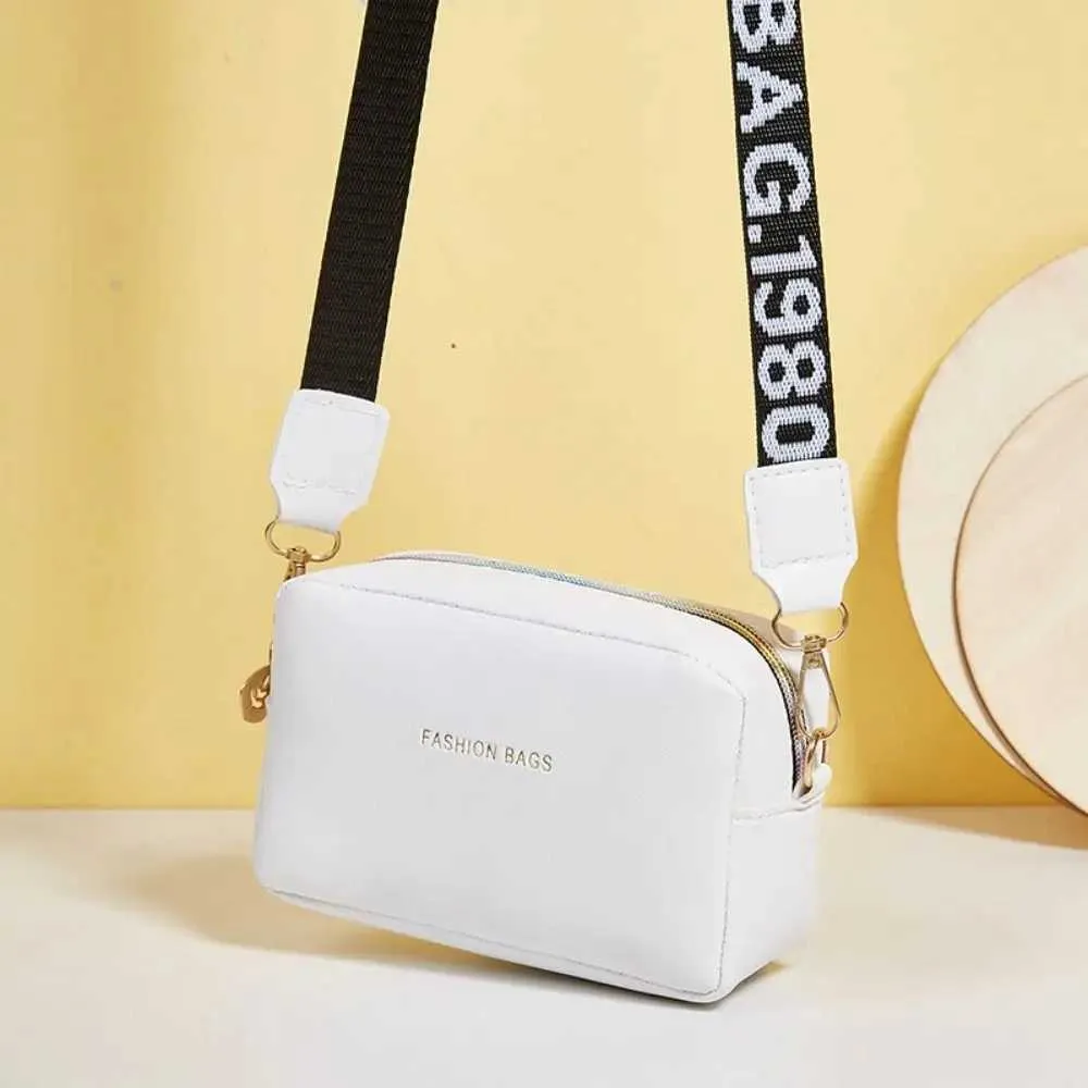Women Handbag and Purse Simple Designer Fashion Casual Messenger Wide Strap Shoulder Bag Female Small Phone Crossbody_voghion.com