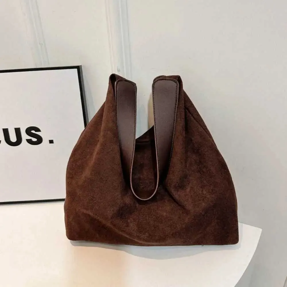 Borsa da designer Borsa da viaggio alla moda retrò in pelle scamosciata grande capacità alla moda per biancheria intima semplice borsa a tracolla Y241115_voghion.com