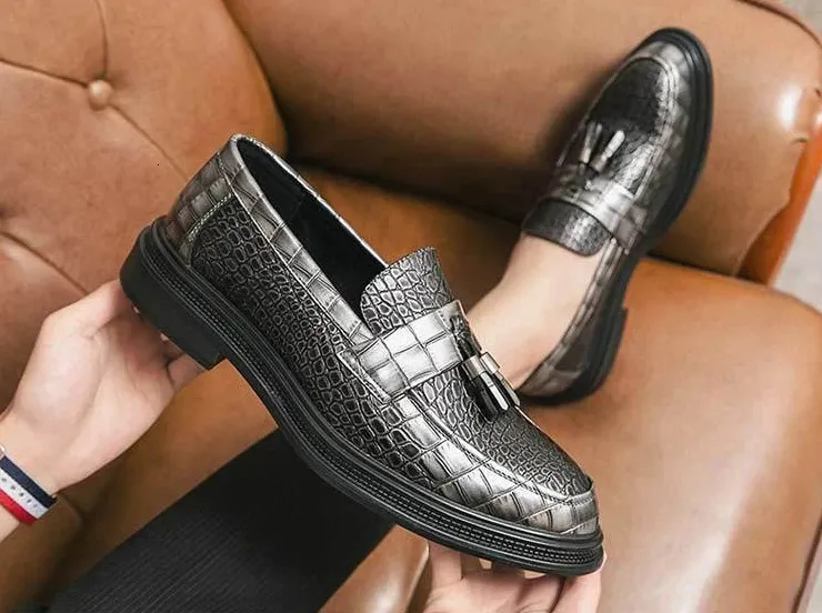 Mocassins souples à bout pointu, imprimé animal, chaussures en cuir pour hommes, chaussures décontractées rehaussantes avec pompons_voghion.com