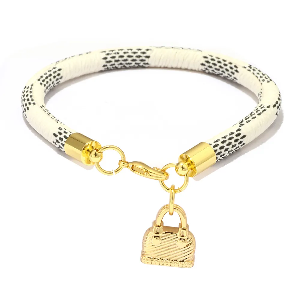 Marke Leder Charm Armbänder für Frauen Plaid PU Echt vergoldet Herz Tasche Anhänger Karabinerverschluss Design Armreif Mode_voghion.com