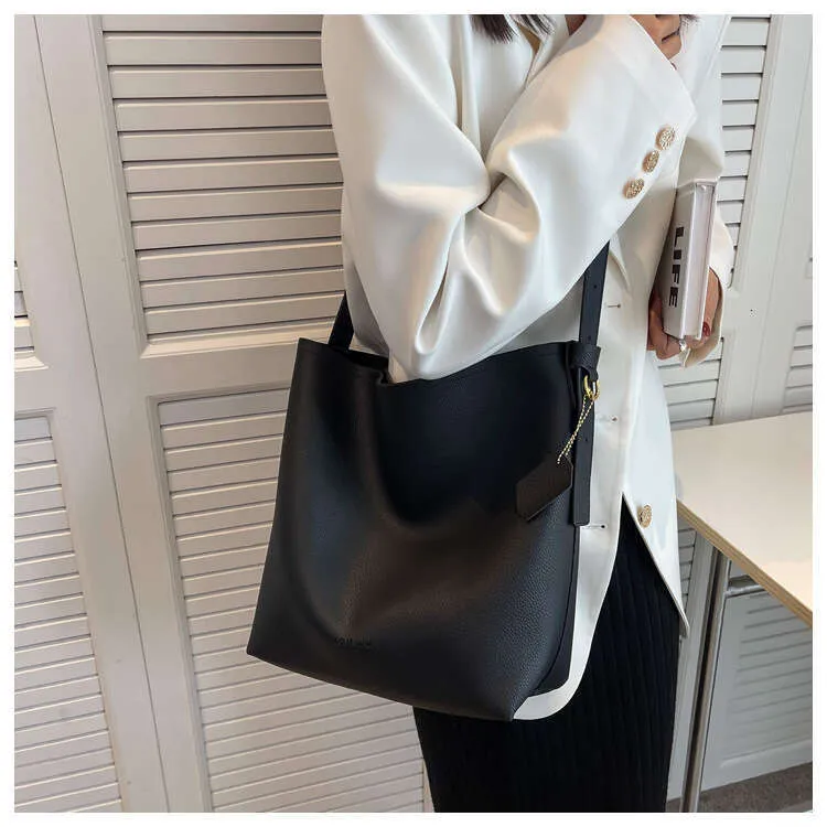 Vabaaja PU-nahast suure mahutavusega naiste käekotid, disainerist õlakott, suur ostukott, rahakott 2023_voghion.com