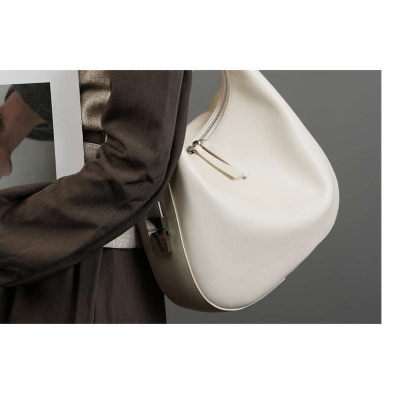 Borsa a tracolla in pelle di vacchetta sottobraccio, borsa a secchiello a mezzaluna, borsa da donna_voghion.com