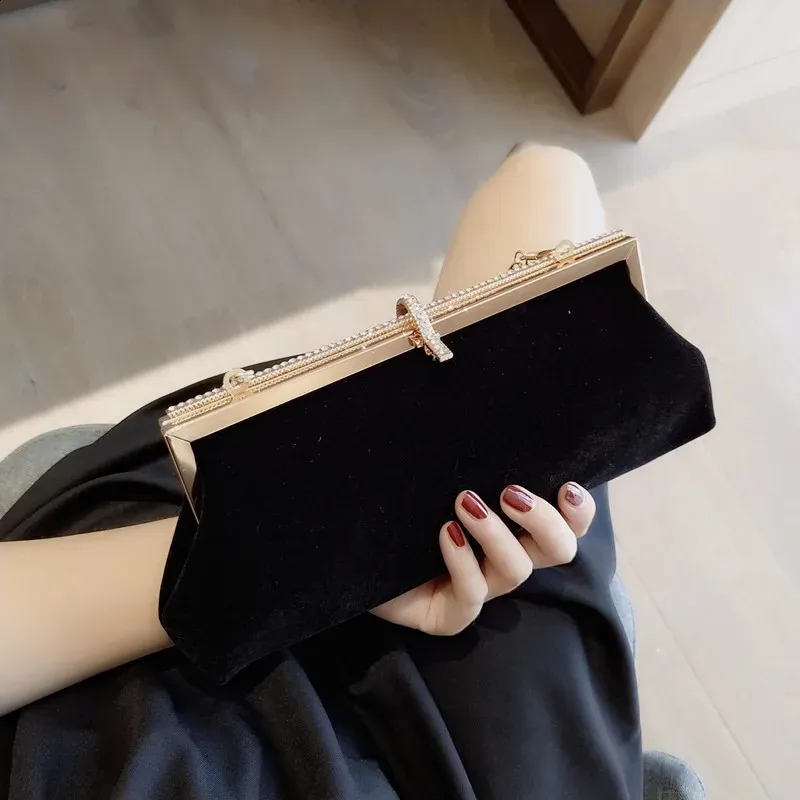 High-end Women Veet Evening Bag Fashion Fish Hook Lock Clutch Purses Female Handbags Chain Shoulder Bags for Wedding_voghion.com