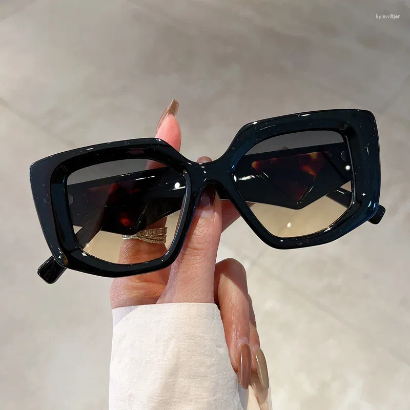 Designer Men's Oversized Sunglasses Irregular Square Gradient_voghion.com