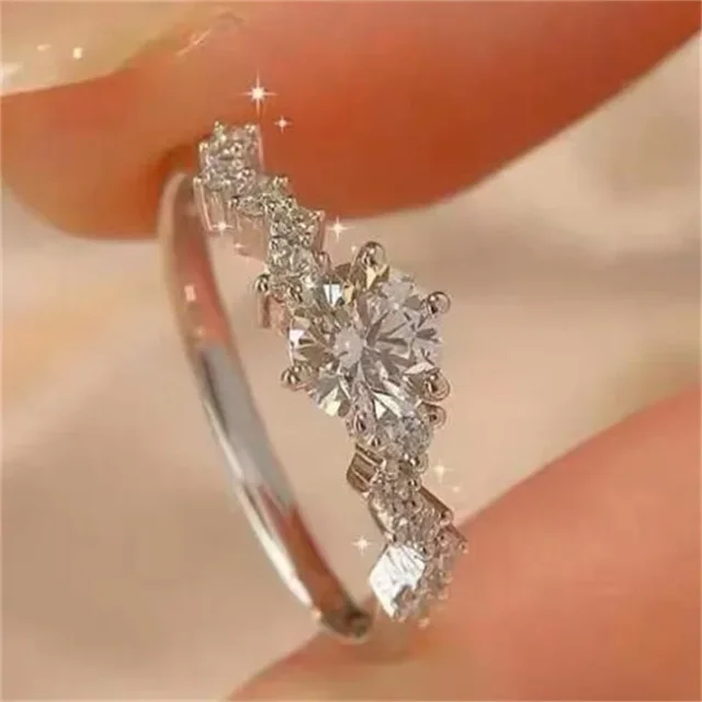 Ready Stock Korean Neu für weibliche Instagram Kleines Design Exquisiter vielseitiger Zeigefingerring Super funkelnde Zirkonringe Geschenk_voghion.com