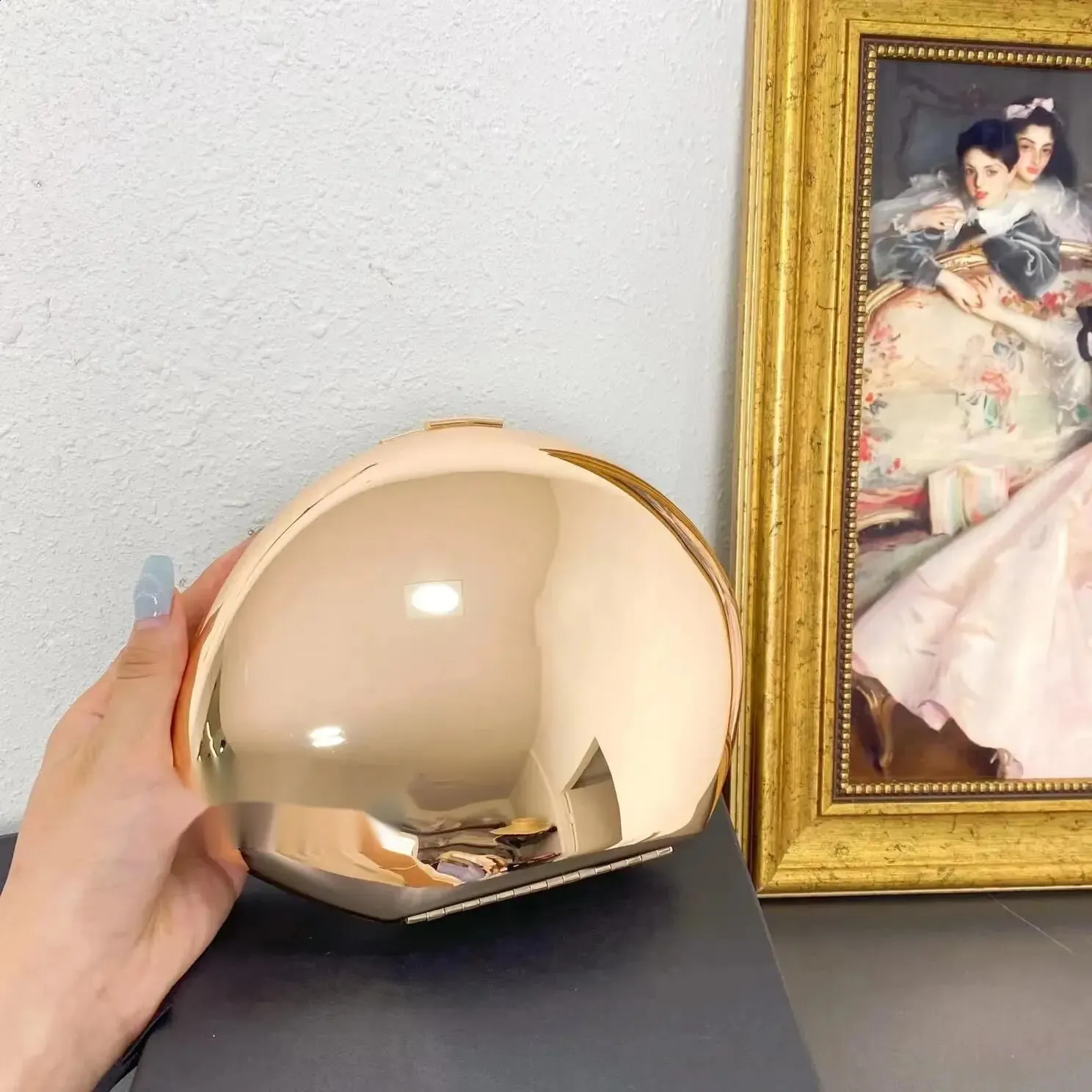 Nische Metallschale Form Clutch Tasche Glatte Spiegeloberfläche Silber Gold Frauen Abend Party süße Geldbörse Handtasche 2024 Großhandel_voghion.com
