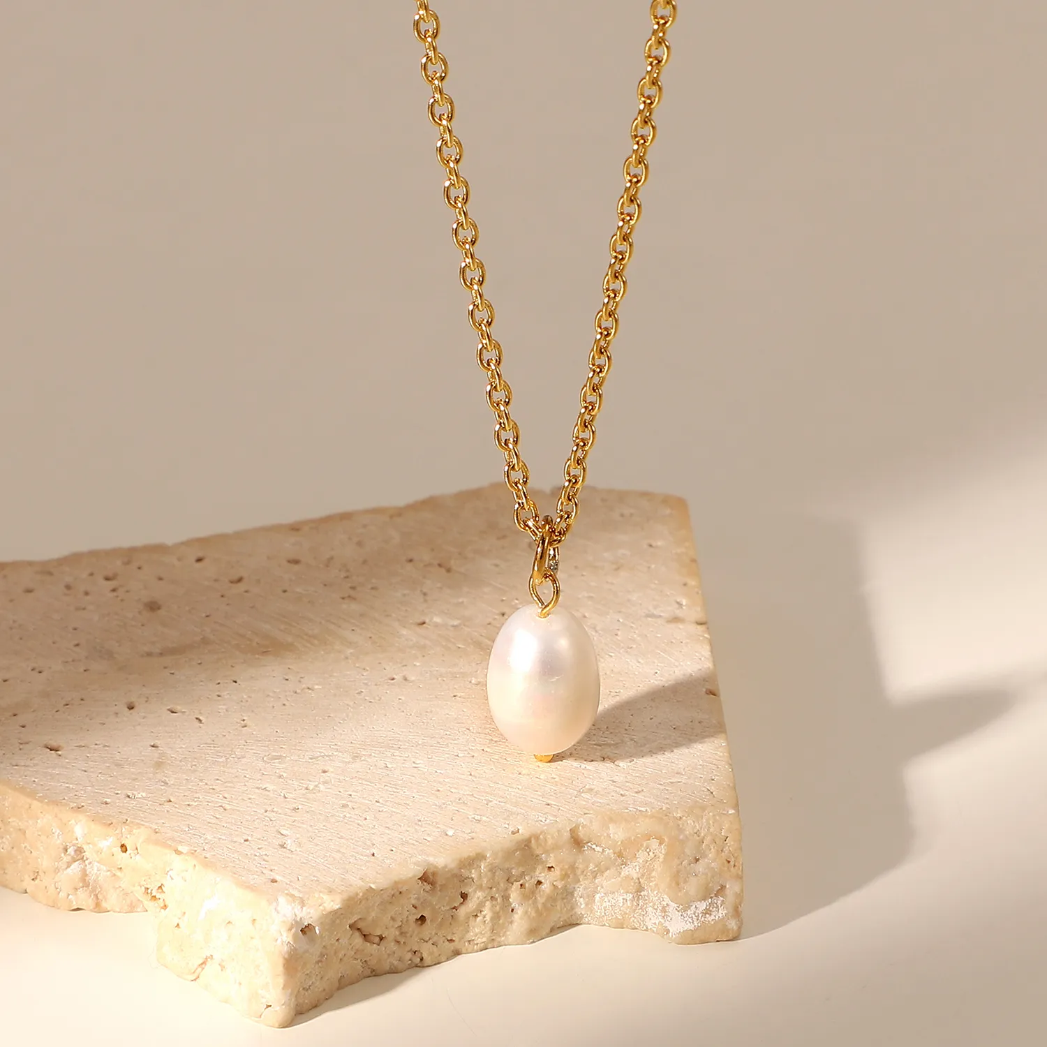Colliers à pendentif élégants en perles simples, collier en acier inoxydable, chaîne de clavicule plaquée or pour femmes_voghion.com