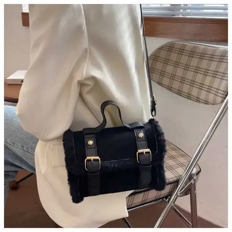 Winter Frauen Crossbody/schulter 2023 Neue Lamm Plüsch Veet Tasche Dame Kleine Quadratische Handtasche Französisch Korea StyleC241106_voghion.com