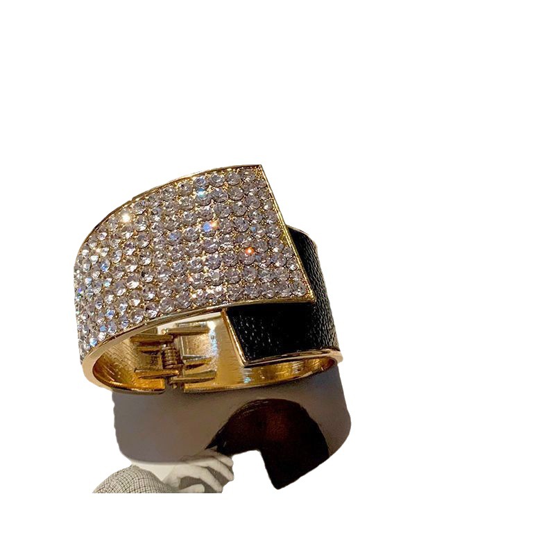 Internet Celebrity Personality Asymmetric Metal Inlaid Diamond Bracelet Ins Exaggerated Wide Version Fashion Versatile_voghion.com