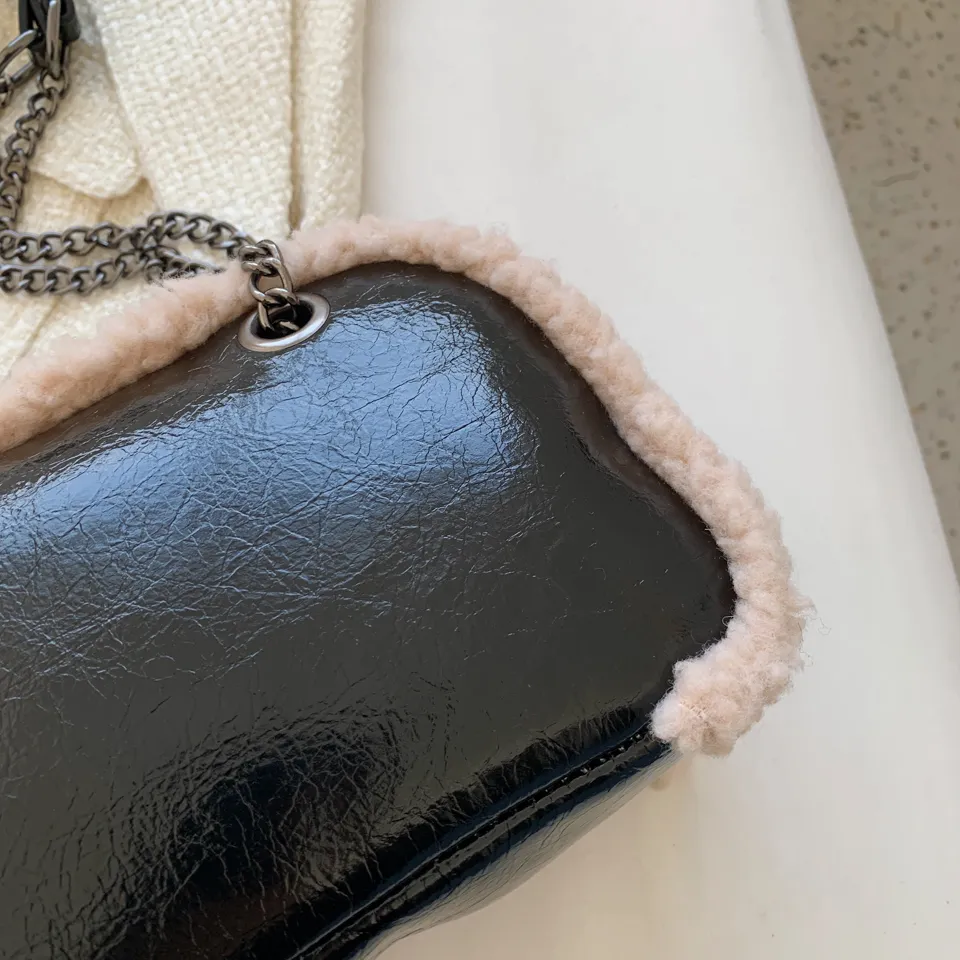 Retro-Stil Umhängetaschen Einfarbig Helles Leder Plüsch Kanten Schultertasche Designer Handtaschen Damen Shopper Totes_voghion.com
