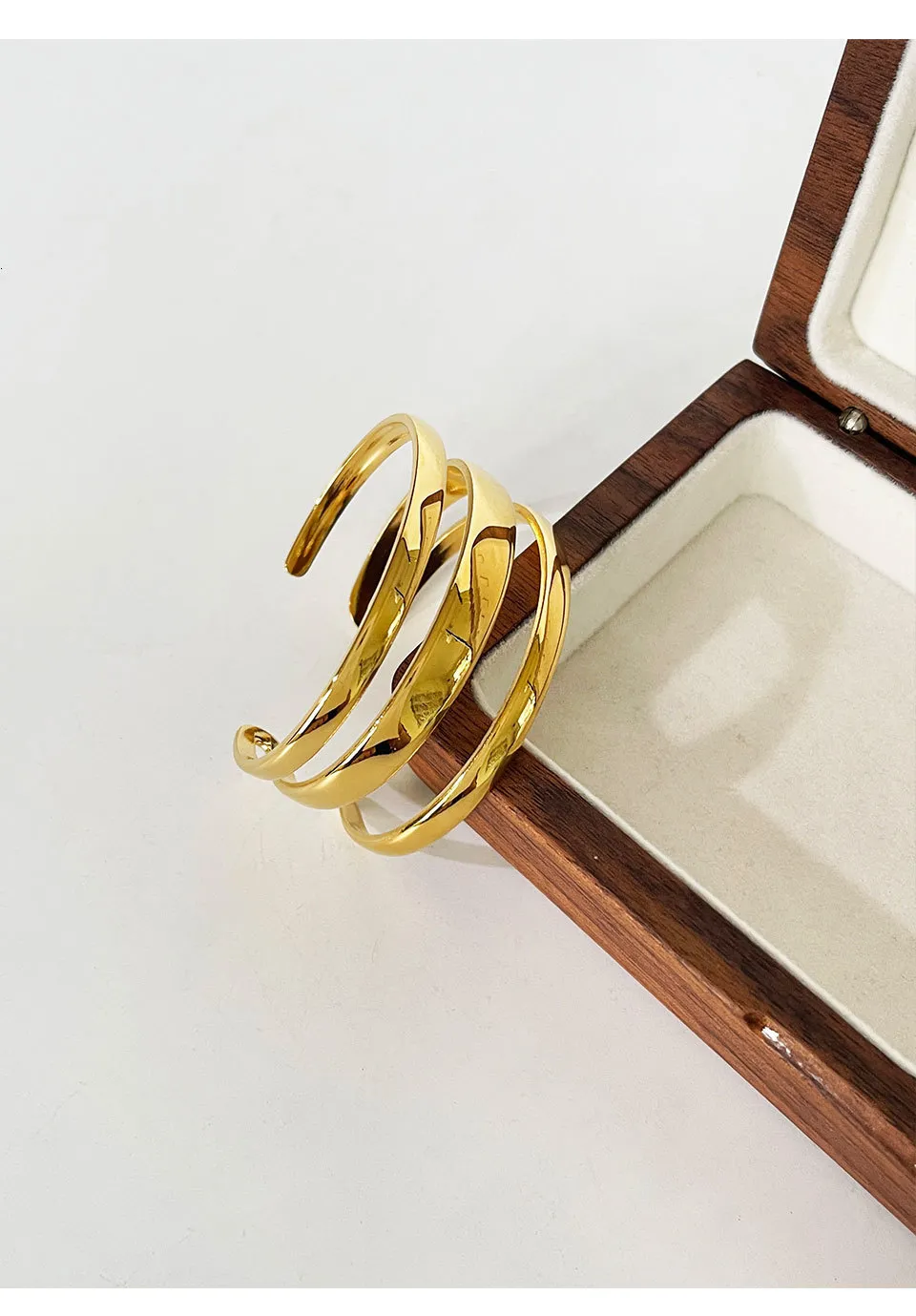 Brazalete ancho de tres capas GHIDBK de acero inoxidable con baño de PVD en oro macizo y sin deslustre, banda plana minimalista_voghion.com