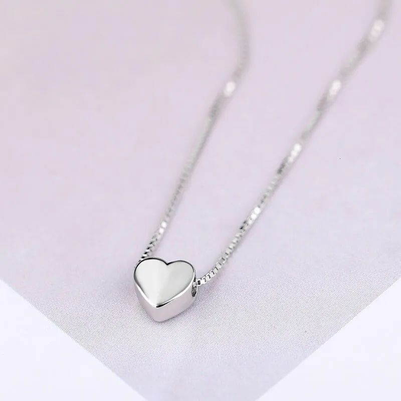 Collares de moda minimalistas con colgante liso en forma de corazón de plata esterlina, bonito collar con dije para mujer 230426_voghion.com