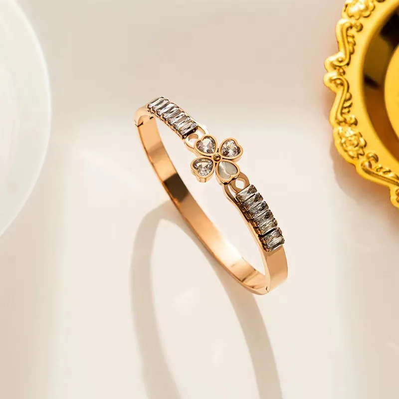 Charm Bangle Bracelet With Fritillary Four-leaf Clover Design_voghion.com