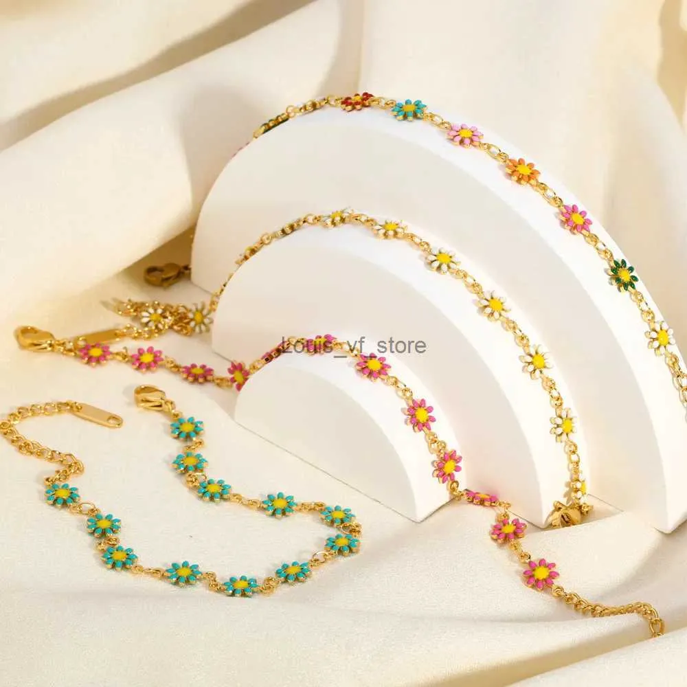 Pulsera de cadena con dijes de flores lindas y coloridas para mujer, de acero inoxidable, estilo bohemio, con pequeñas margaritas_voghion.com