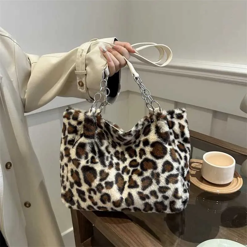 Designer Leopard Print Shoulder Bag Large Capacity Women Handbag_voghion.com