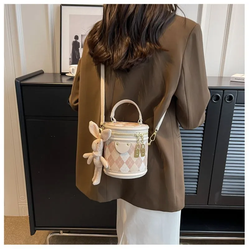 Designer Free Shipping 2025 New Fashionable Bucket Premium Texture Dia Grid Shoulder Crossbody Bag Bag For Womens_voghion.com