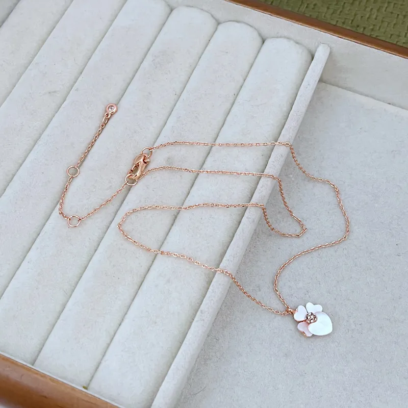 Conjunto joyería de flores con pendientes y collar para mujer_voghion.com